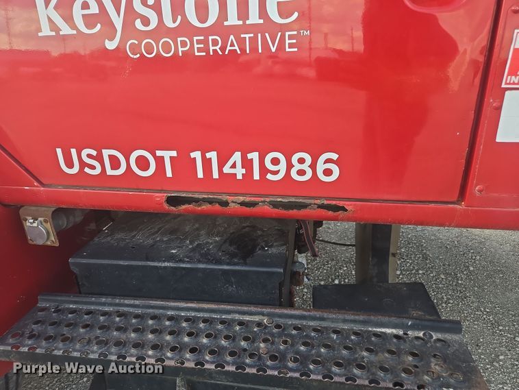 image for item EV5493 1997 International 4900 box truck