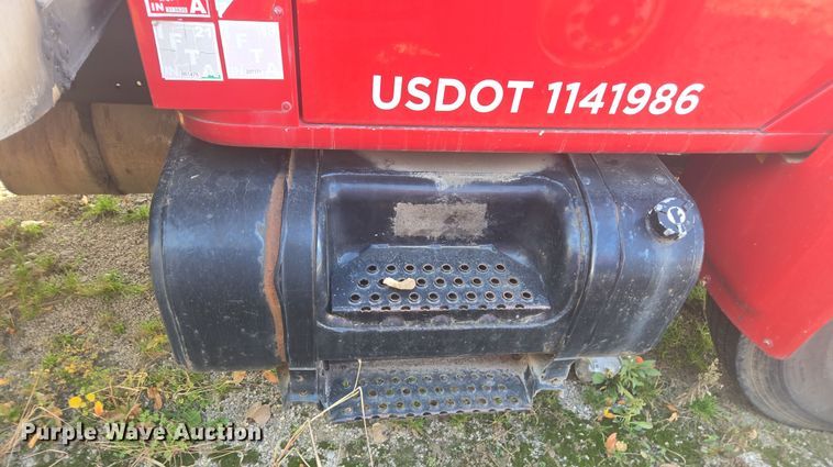 image for item EV5493 1997 International 4900 box truck