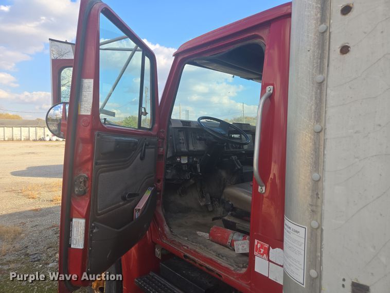 image for item EV5493 1997 International 4900 box truck