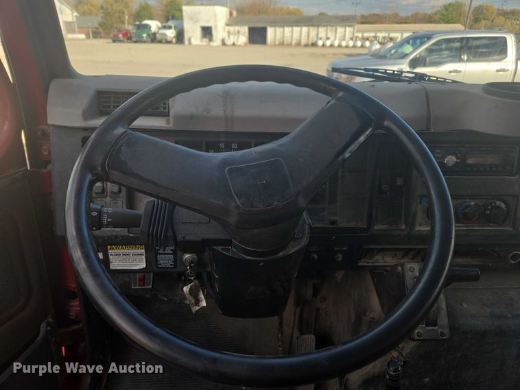 image for item EV5493 1997 International 4900 box truck