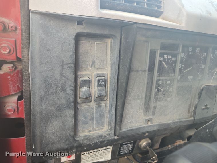 image for item EV5493 1997 International 4900 box truck