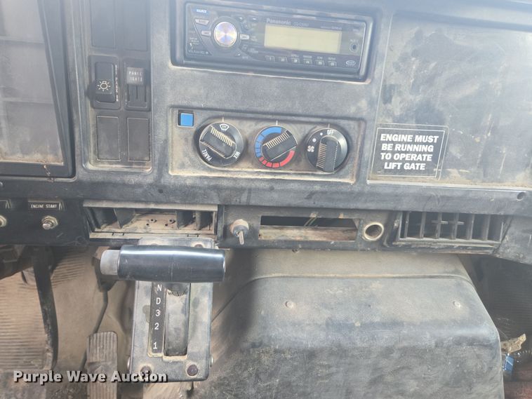 image for item EV5493 1997 International 4900 box truck