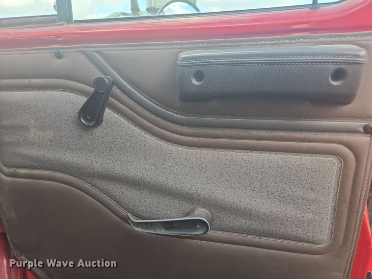 image for item EV5493 1997 International 4900 box truck