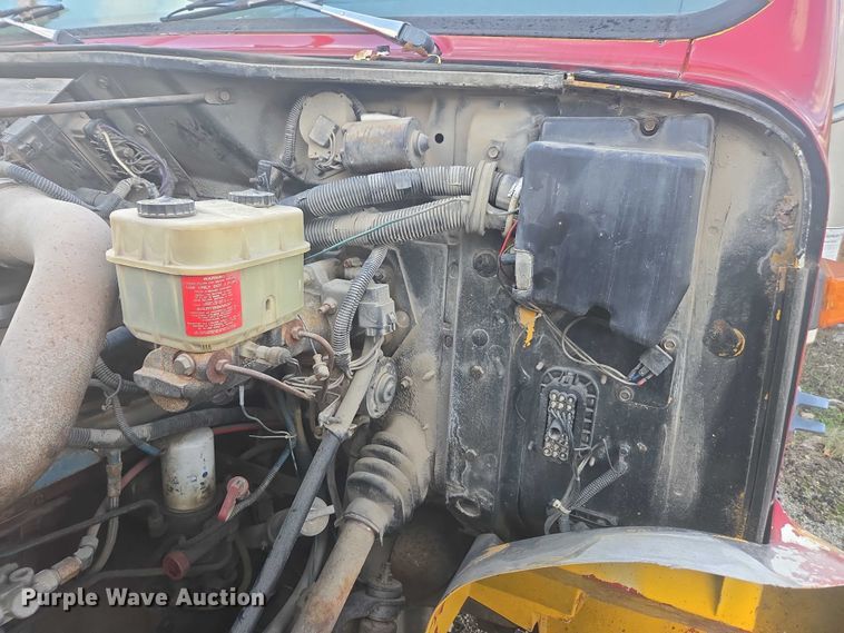 image for item EV5493 1997 International 4900 box truck