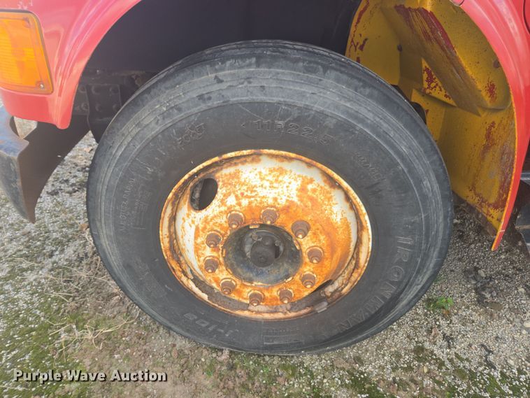 image for item EV5493 1997 International 4900 box truck