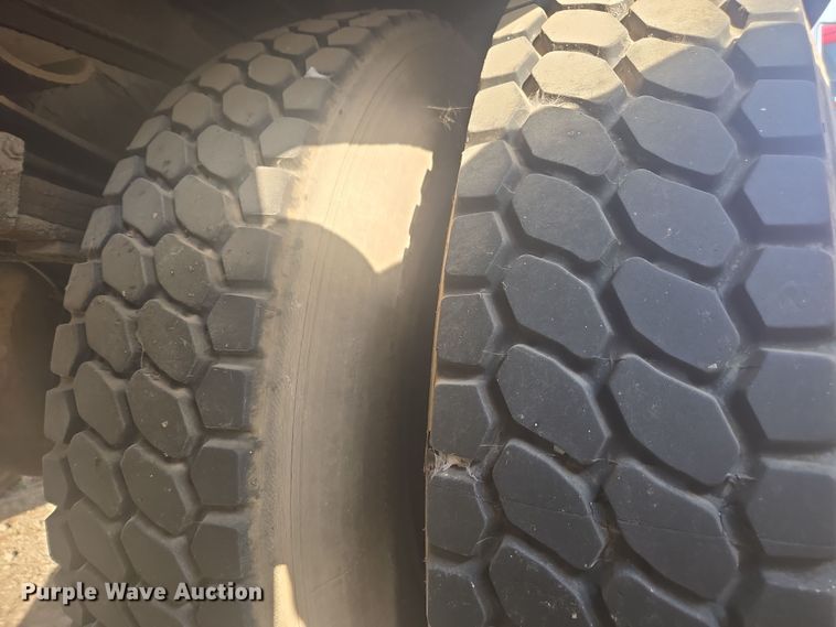 image for item EV5493 1997 International 4900 box truck