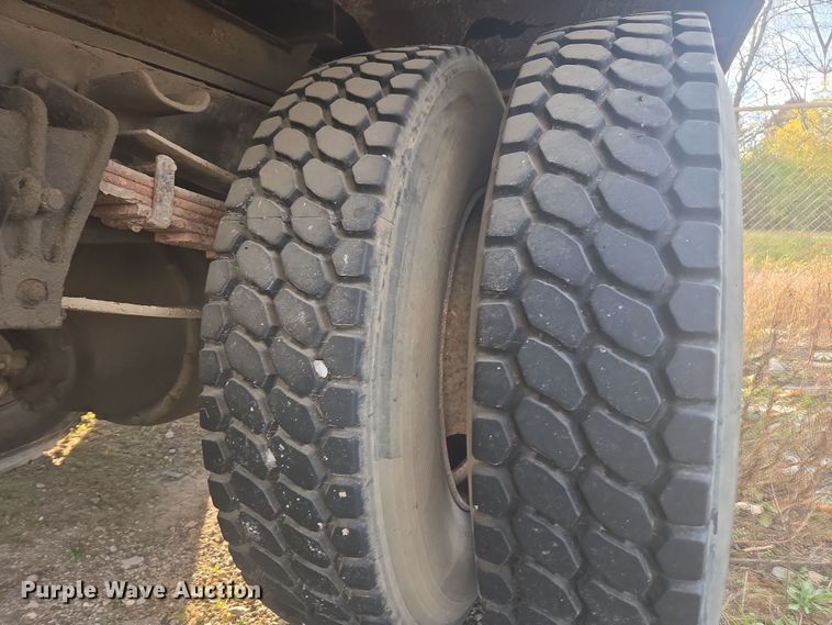 image for item EV5493 1997 International 4900 box truck