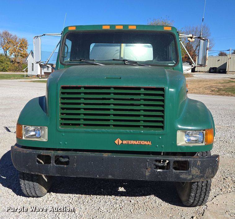 image for item EV5496 1990 International 4900 tank truck