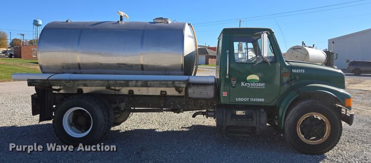 image for item EV5496 1990 International 4900 tank truck