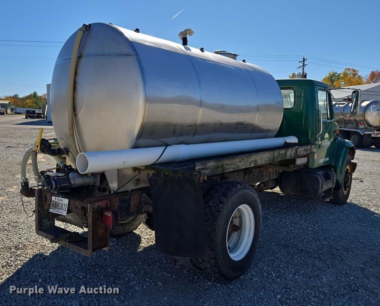 image for item EV5496 1990 International 4900 tank truck