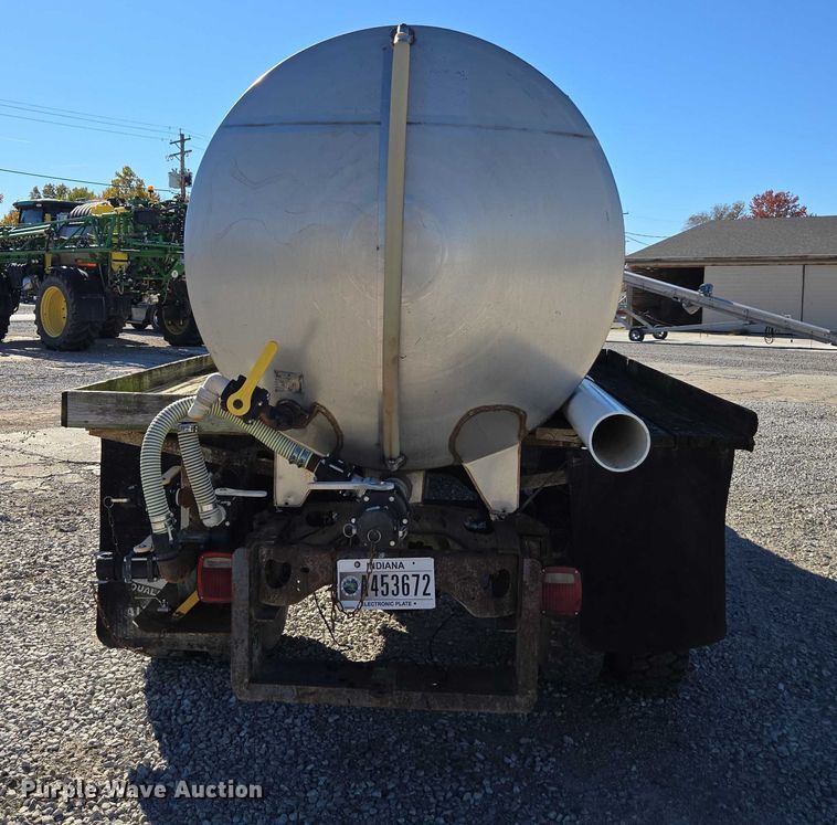 image for item EV5496 1990 International 4900 tank truck