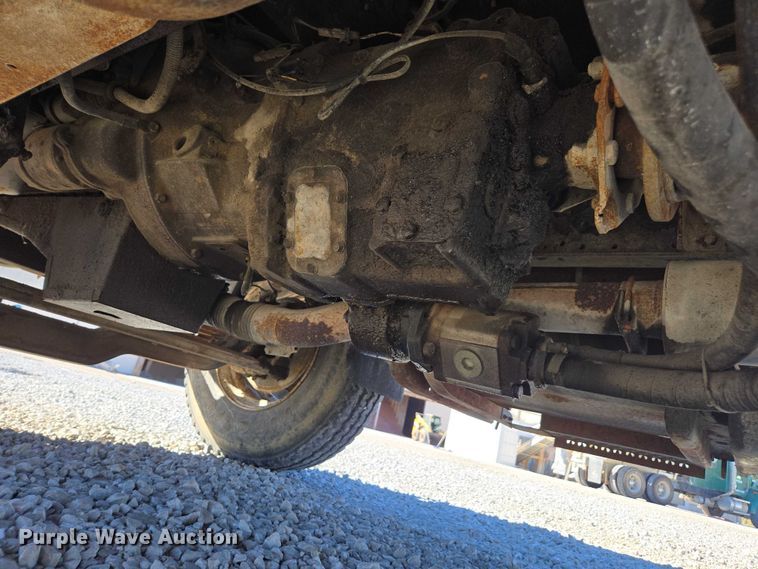 image for item EV5496 1990 International 4900 tank truck