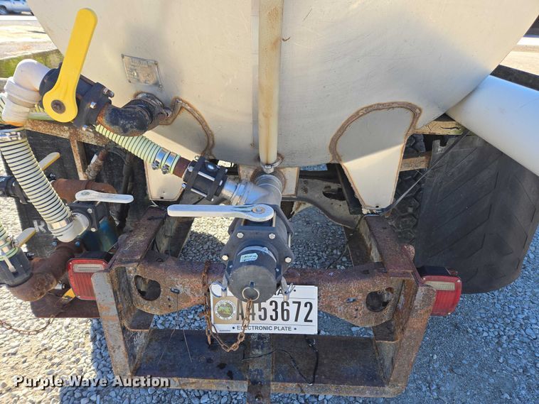 image for item EV5496 1990 International 4900 tank truck