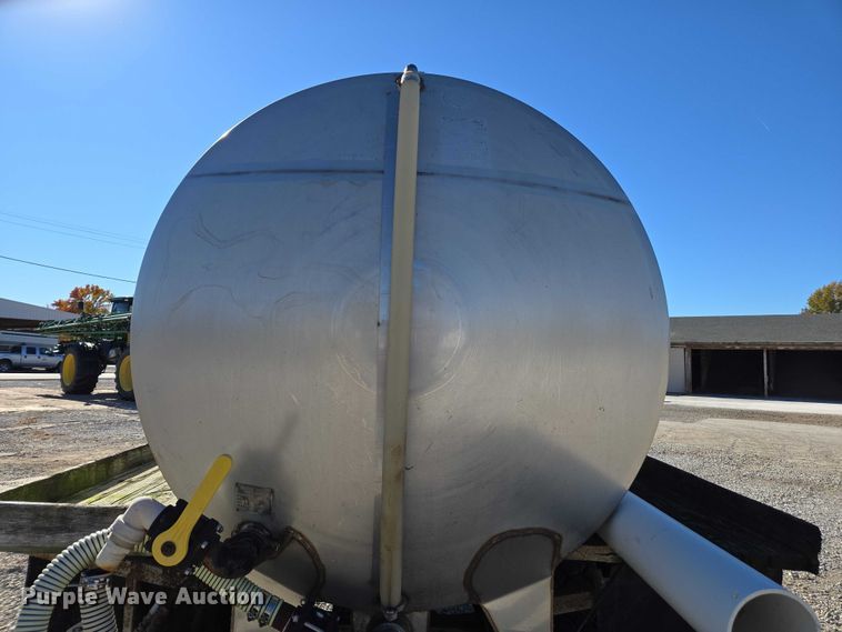 image for item EV5496 1990 International 4900 tank truck