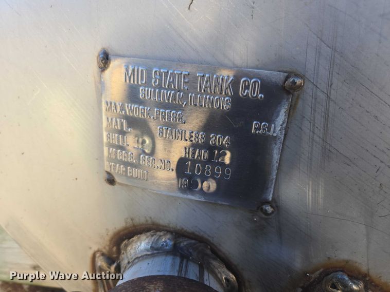 image for item EV5496 1990 International 4900 tank truck