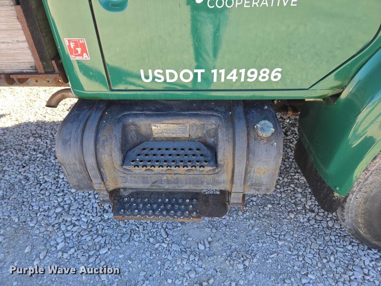 image for item EV5496 1990 International 4900 tank truck