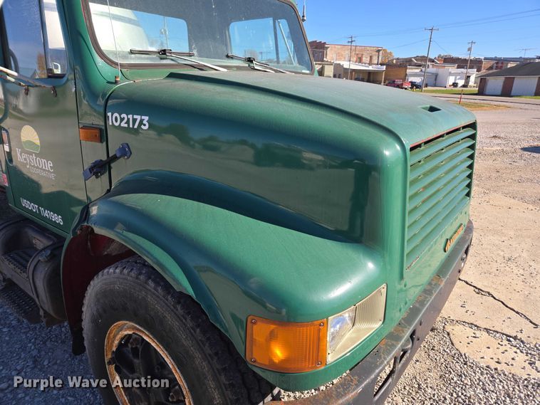 image for item EV5496 1990 International 4900 tank truck