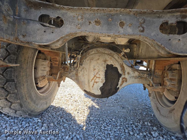 image for item EV5496 1990 International 4900 tank truck