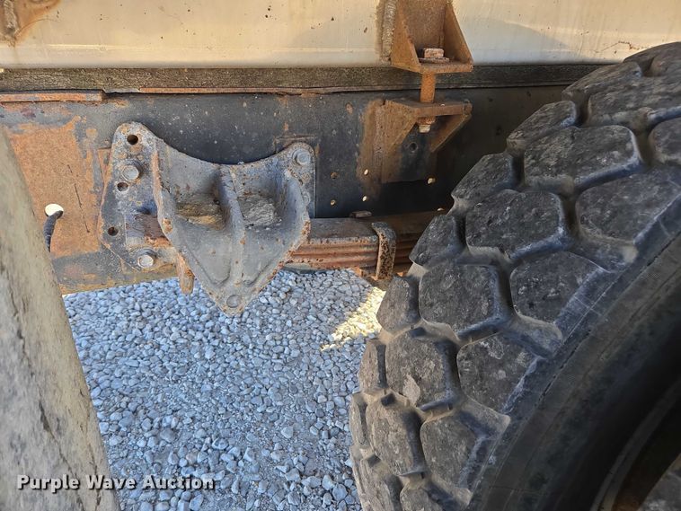 image for item EV5496 1990 International 4900 tank truck