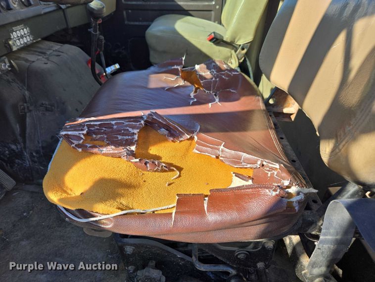 image for item EV5496 1990 International 4900 tank truck