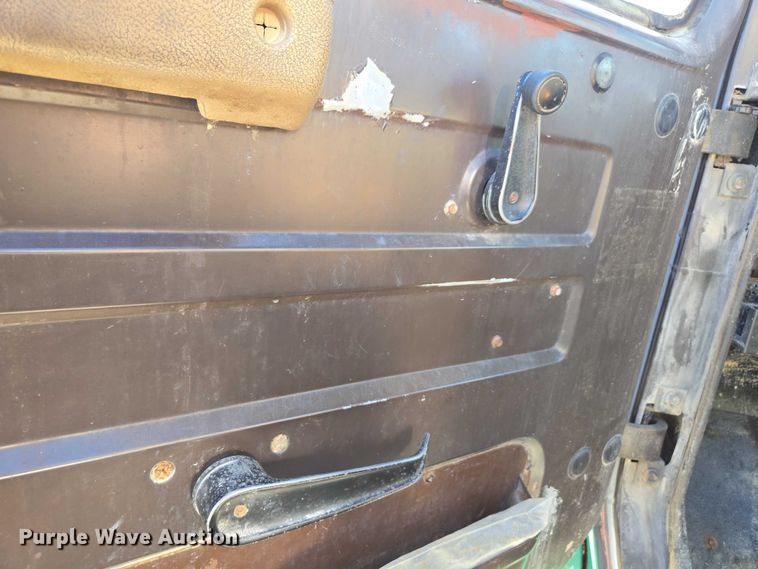 image for item EV5496 1990 International 4900 tank truck