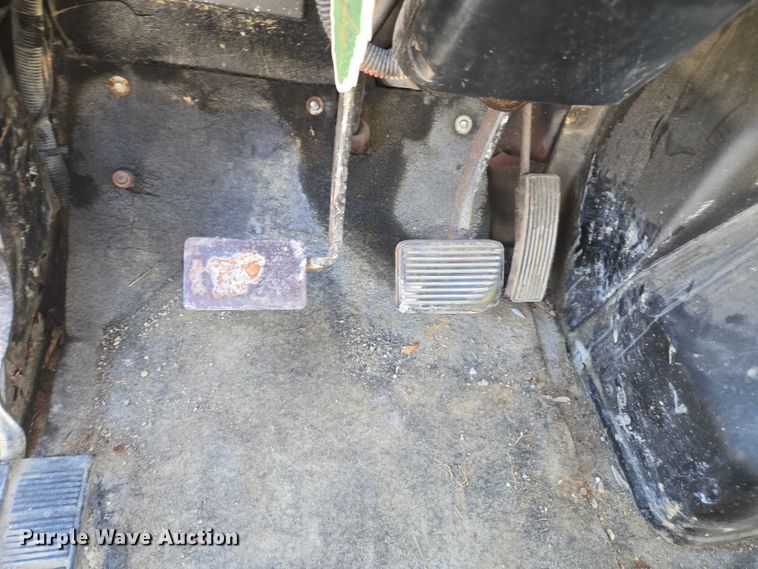 image for item EV5496 1990 International 4900 tank truck