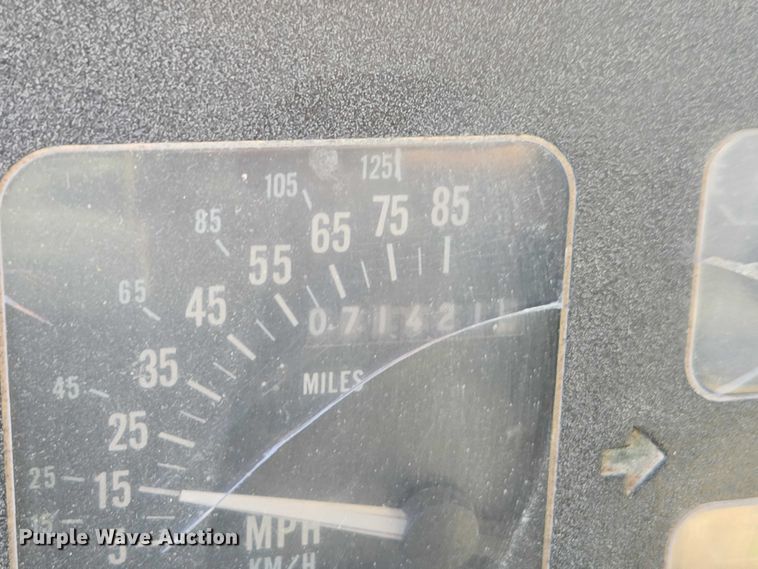 image for item EV5496 1990 International 4900 tank truck