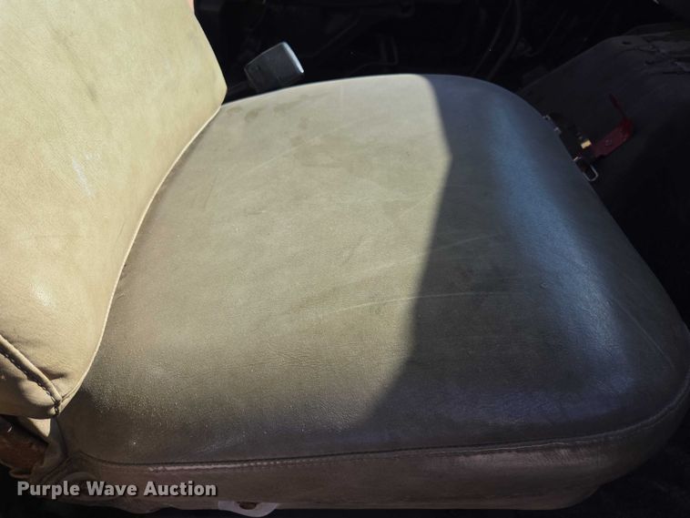 image for item EV5496 1990 International 4900 tank truck