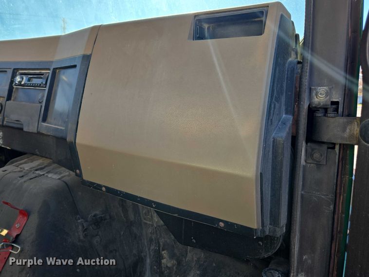 image for item EV5496 1990 International 4900 tank truck