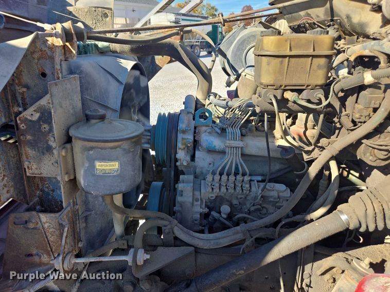 image for item EV5496 1990 International 4900 tank truck