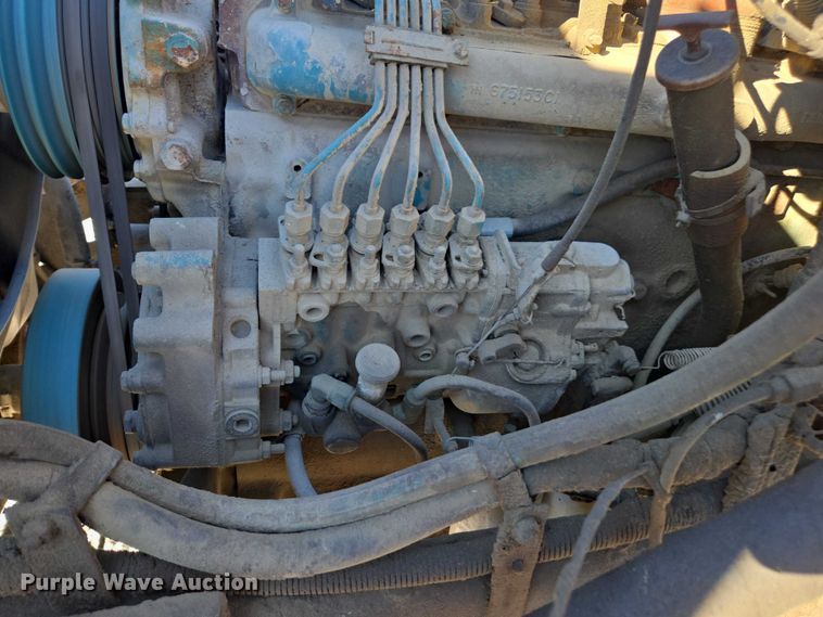 image for item EV5496 1990 International 4900 tank truck