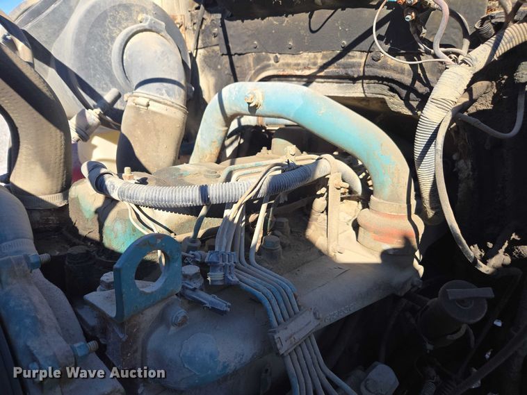 image for item EV5496 1990 International 4900 tank truck