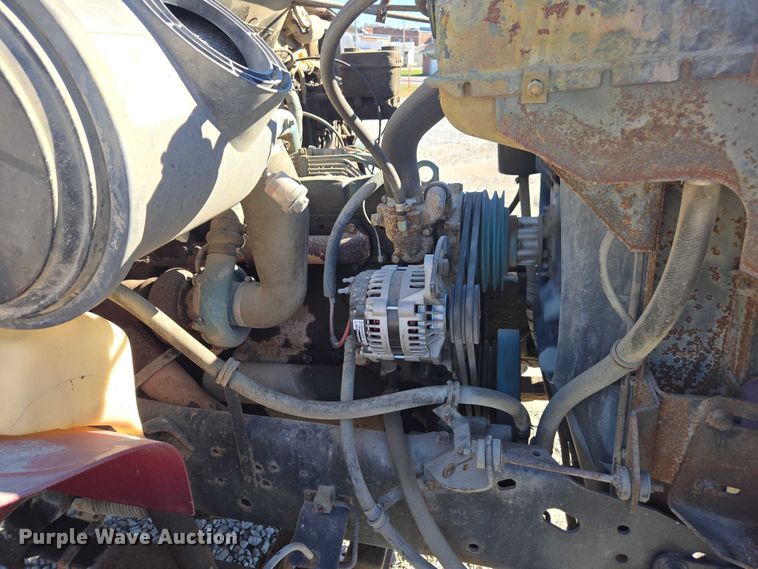 image for item EV5496 1990 International 4900 tank truck