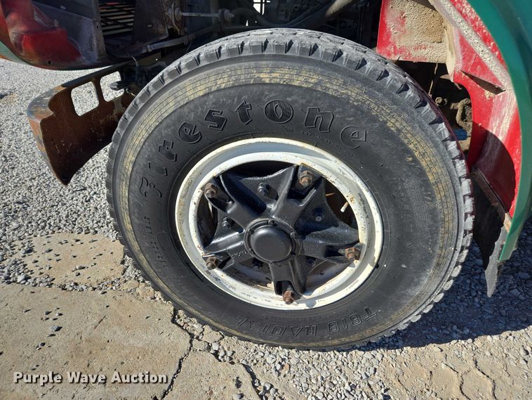 image for item EV5496 1990 International 4900 tank truck