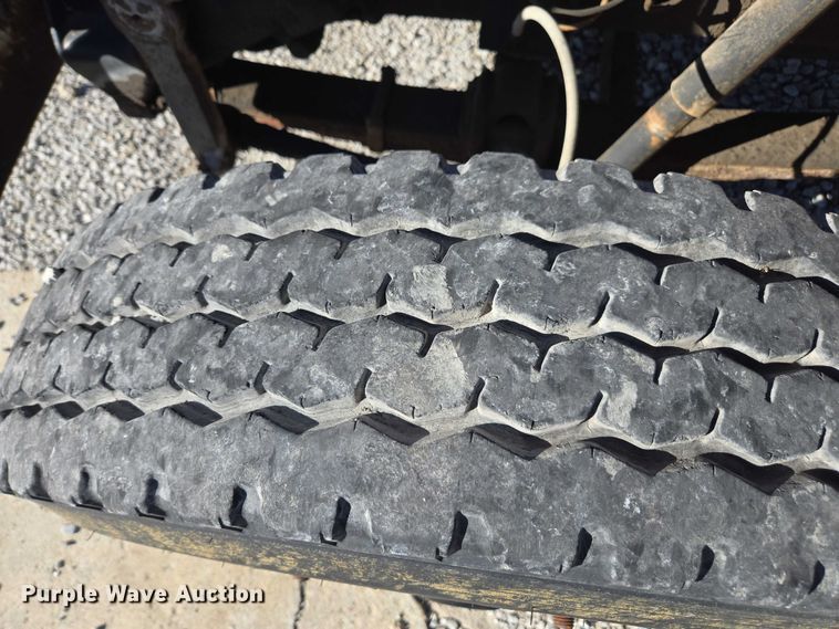 image for item EV5496 1990 International 4900 tank truck