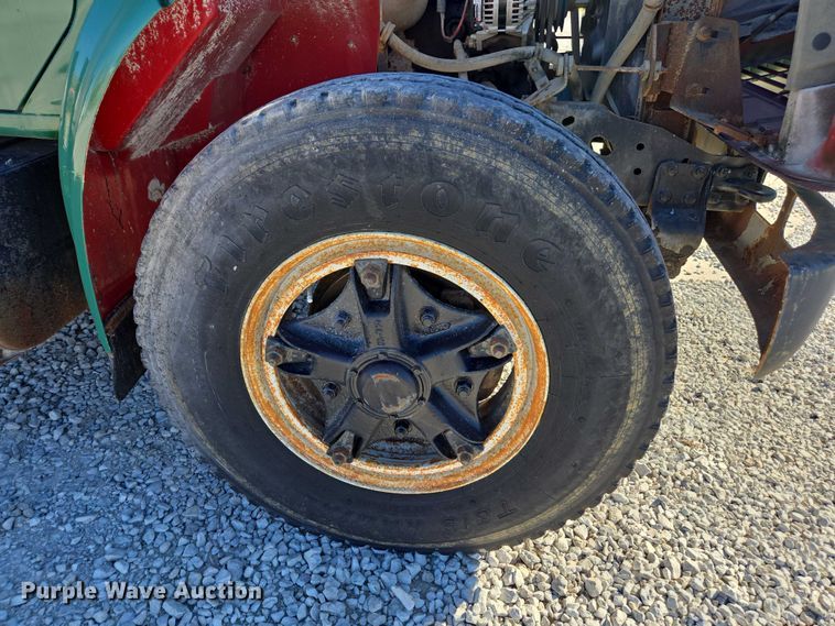 image for item EV5496 1990 International 4900 tank truck