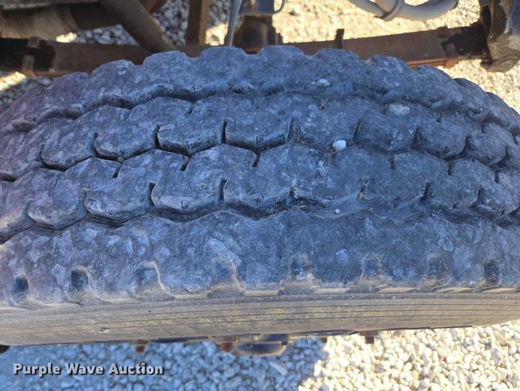 image for item EV5496 1990 International 4900 tank truck