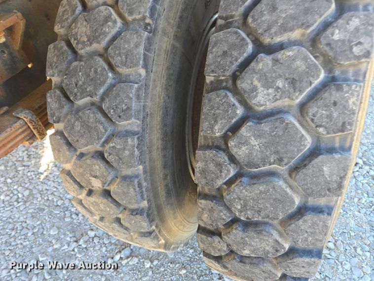 image for item EV5496 1990 International 4900 tank truck