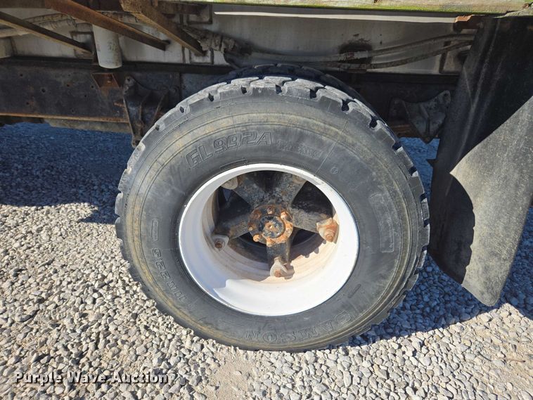 image for item EV5496 1990 International 4900 tank truck