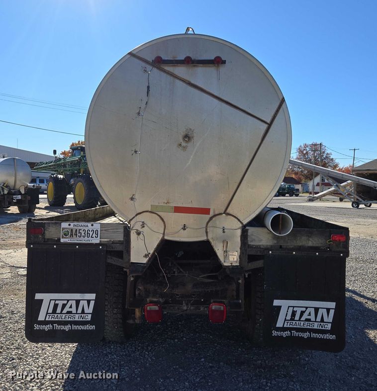 image for item EV5497 1992 International 9400 tank truck