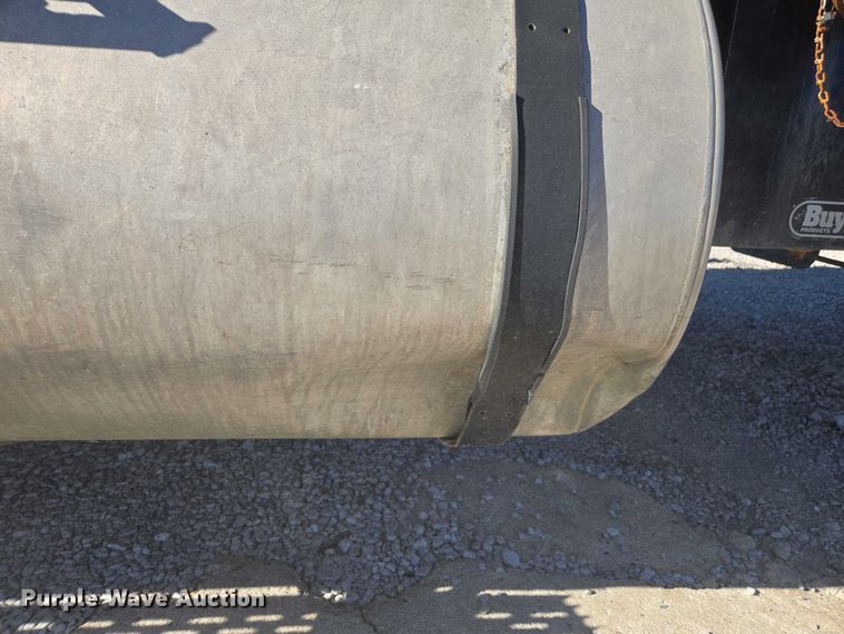 image for item EV5497 1992 International 9400 tank truck