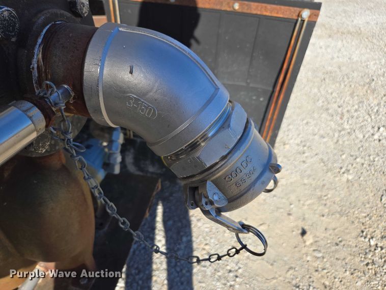 image for item EV5497 1992 International 9400 tank truck