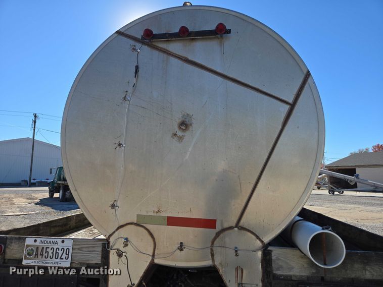 image for item EV5497 1992 International 9400 tank truck