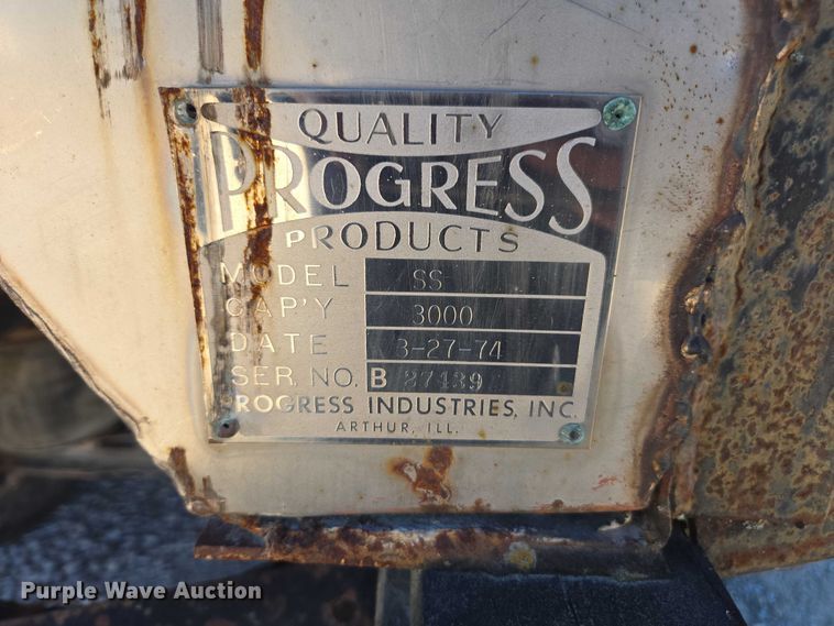 image for item EV5497 1992 International 9400 tank truck