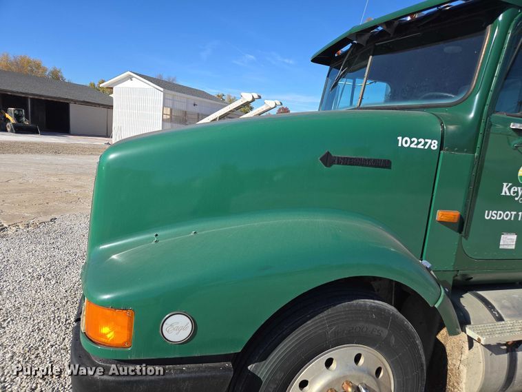 image for item EV5497 1992 International 9400 tank truck