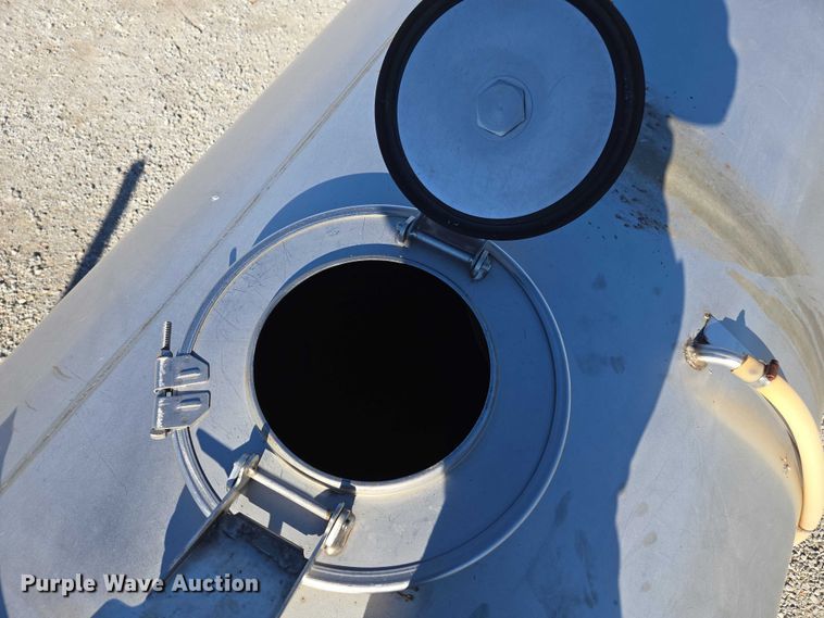 image for item EV5497 1992 International 9400 tank truck