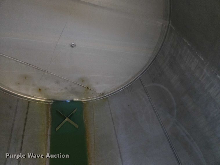 image for item EV5497 1992 International 9400 tank truck