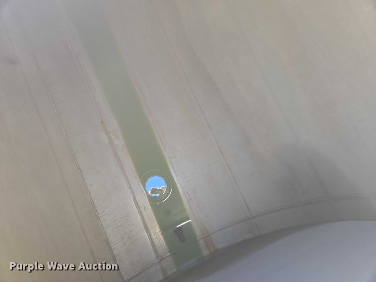 image for item EV5497 1992 International 9400 tank truck