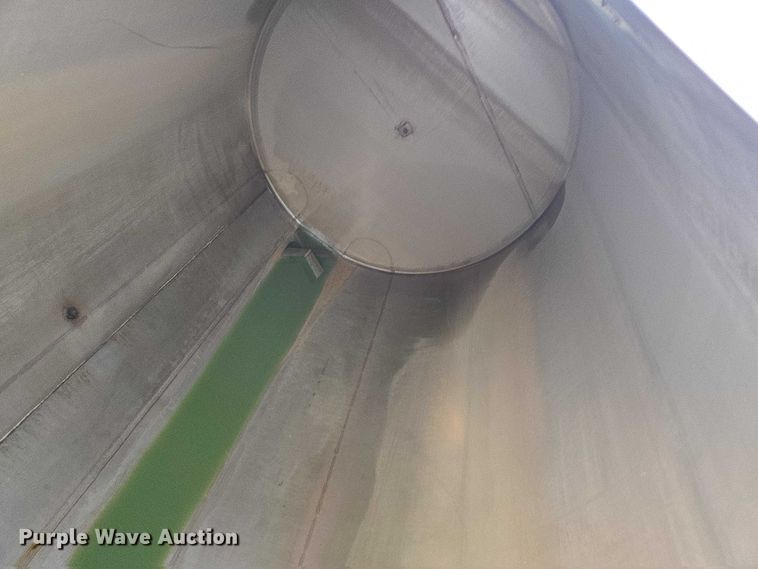 image for item EV5497 1992 International 9400 tank truck