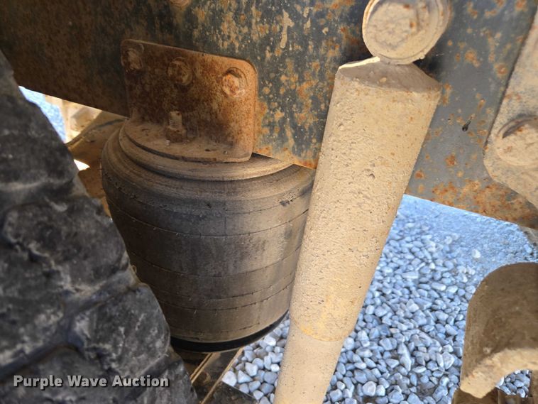 image for item EV5497 1992 International 9400 tank truck